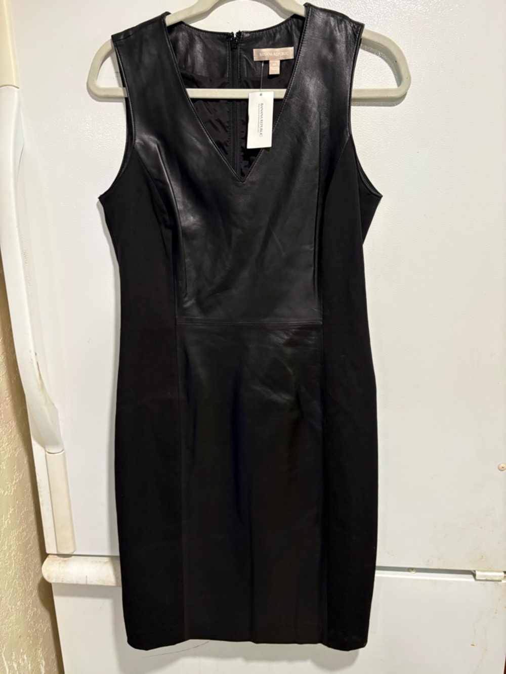 Banana Republic NWT
Womens V Neck Sheath
Black Leather panel dress